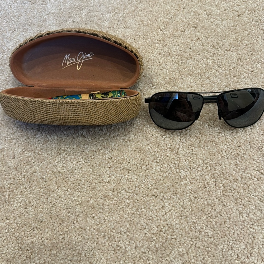 Excellent Condition Maui Jim sunglasses